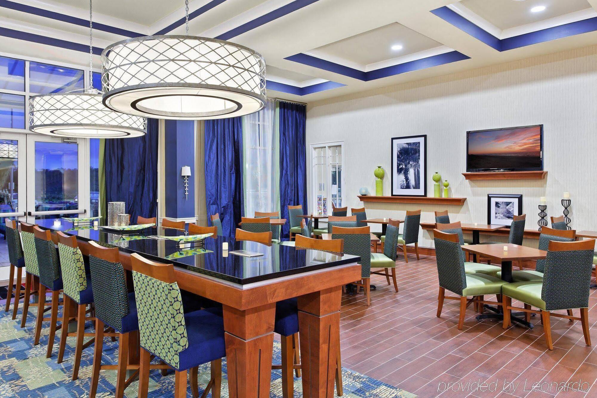 Hampton & Airport At Gateway Village Hotel Orlando