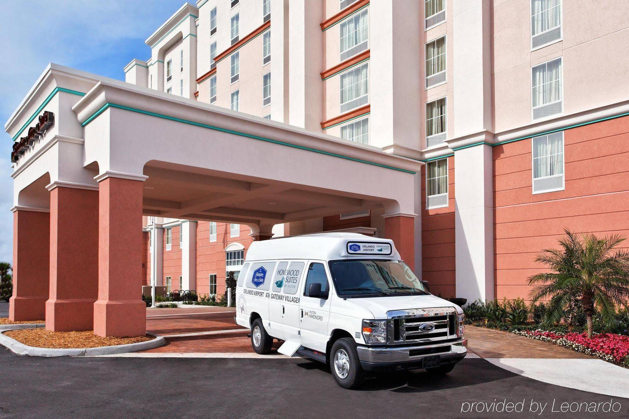 Hotel Hampton & Airport At Gateway Village 3*