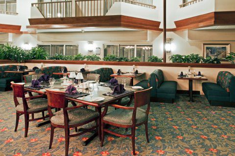 Hotel Doubletree By Hilton Airport 3*