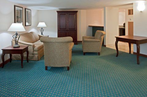 Doubletree By Hilton Airport Hotel 3*
