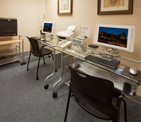 Doubletree By Hilton Airport 3*