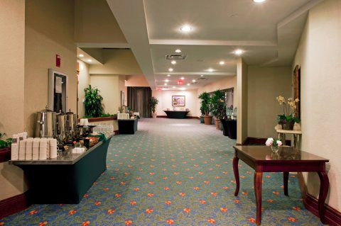 Doubletree By Hilton Airport