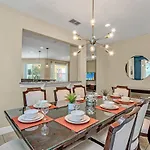 6 Bedroom Vacation Home With Pool