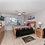 Mickey\'S Lake Villa 2
