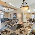 Two Master Bedrooms Pool Home Private Yard