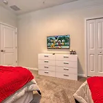 Pleasant Home With Lake View And Themed Bedroom