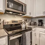 Modern Condo With Themed Bedroom Near Disney