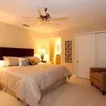 Lovely 4 Bedroom 3 Bath Town Home With Private Pool