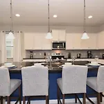 Stunning 8 Bedroom 6 Bath Pool Home In Windsor At Westside