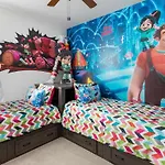 Colorful 9 Bdrm House With Large Pool In Encore