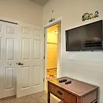 Quiet Condo With Balcony About 2 Miles To Disney World!