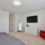 Great 4 Bedroom Townhouse In Hidden Forest, With Private Pool!