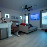 Pet Friendly Modern Zen Studio Retreat With Hot Tub! Home