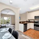 Bright & Airy 2Br Condo, Near Disney!