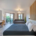 Spacious Studio Close To Theme Parks