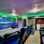 Near Disney! Spacious 5Br Resort Home With Private Pool, Hot Tub And Theater!