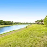 Oakwater Resort 2805
