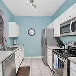 Updated Lakeview Condo, Minutes From Disney