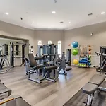 Cozy Lakeview Condo W Private Balcony