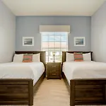 Vacation In This Stunning Condo- Near Attractions
