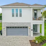 7 Bdr Family Themed Home With Mario Games Room And Free Pool Heat