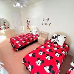 Mickeys Homestead - Stylish 4Br Lakefront Cottage With Huge South Facing Pool Hot Tub Bbq - 2 Miles Disney!