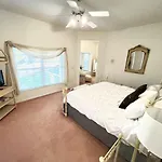 Mickeys Homestead - Stylish 4Br Lakefront Cottage With Huge South Facing Pool Hot Tub Bbq - 2 Miles Disney!