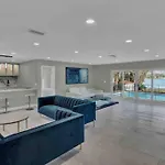 Luxurious 5 Bedroom Lake House 3Min From Universal