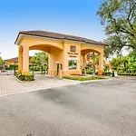 Modern Retreat At Regal Oaks Resort