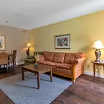 Studio With Double Bed And Community Pool Miles From Disney!