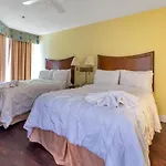 Studio With Double Bed And Community Pool Miles From Disney!
