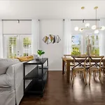 4 Bedrooms - 3 Bathrooms - Lucaya Village 21-101