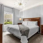 4 Bedrooms - 3 Bathrooms - Lucaya Village 21-101