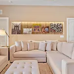 4 Bedrooms- 4,5 Bathrooms- Magic Village 7466 Bd