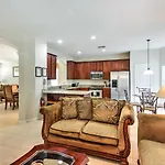 Spacious Kissimmee Villa - 3 Mi To Disney World!