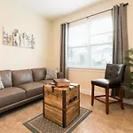 Wilmington Loop 6 Bedroom Luxury Villa With Pool And Spa