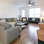 4Br 2Bath Condo Balcony 5Min Conv Center 2020Ft