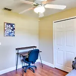 Family Home In Longwood Private Yard And Fire Pit!