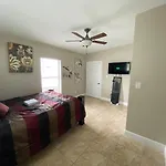 Beautiful Modern 4 Bedroom 2 Ba House - International Drive