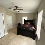 Beautiful Modern 4 Bedroom 2 Ba House - International Drive