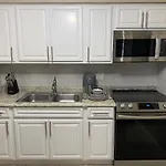 Beautiful Modern 4 Bedroom 2 Ba House - International Drive