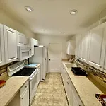 Cozy Modest Home Near Universal Studios/Volcanobay