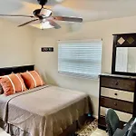 Cozy Modest Home Near Universal Studios/Volcanobay
