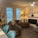New Apt Close To Universal .