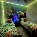 Jungle Hideaway/Pool/Parking/Gym