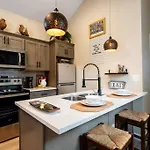 Downtown Tiny Life - Experience Tiny Living!