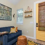 Downtown Tiny Life - Experience Tiny Living!