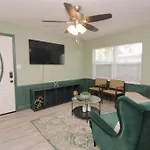 Stylish & Comfy Central Location
