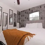 Stylish & Comfy Central Location