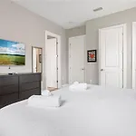 Modern Townhome Near Disneyworld